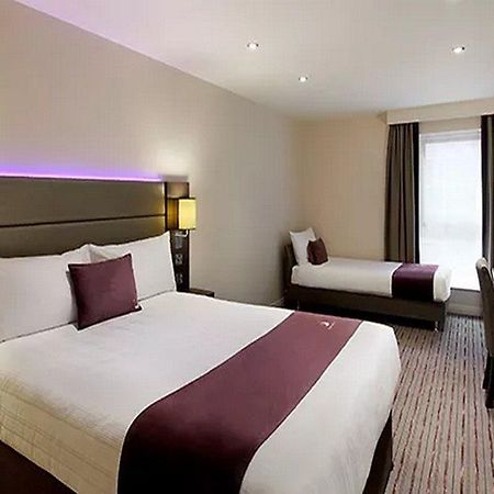 Premier Inn Manchester Cheadle  Exterior foto