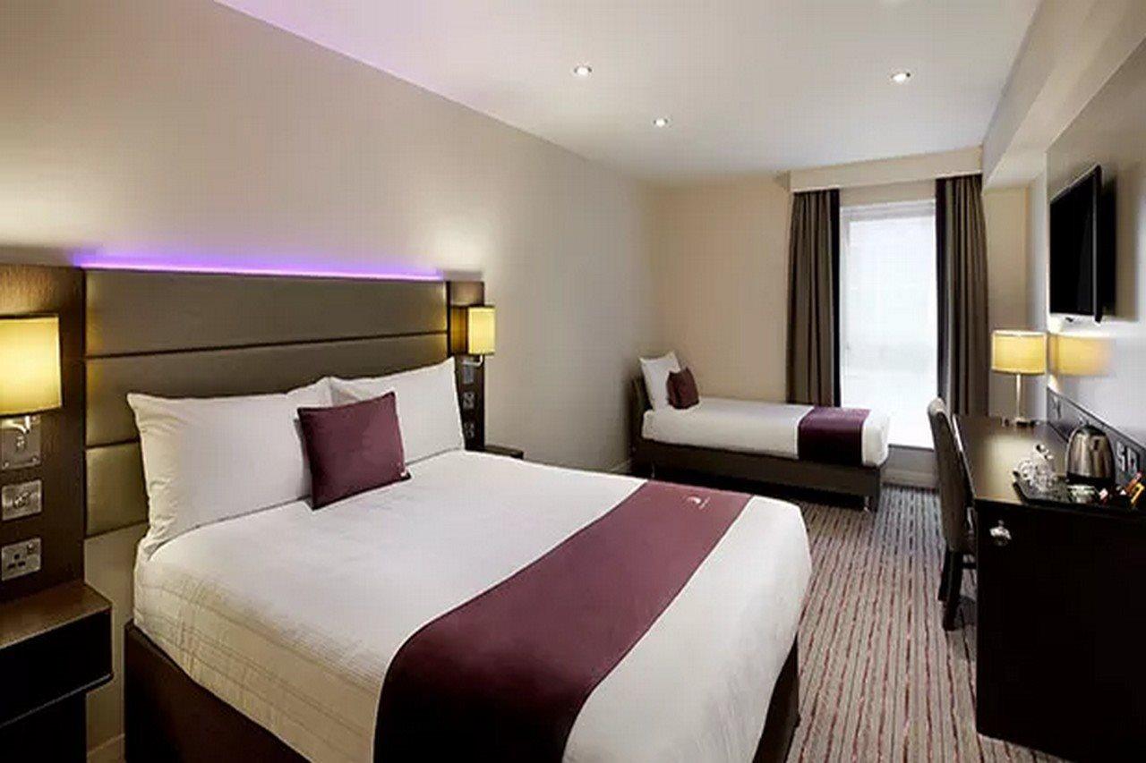 Premier Inn Manchester Cheadle  Exterior foto
