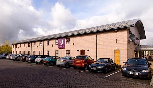 Premier Inn Manchester Cheadle  Exterior foto